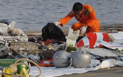 Hộp đen máy bay rơi tại Indonesia: Đầu máy bay chúi xuống 11 phút