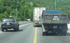 Nhức nhối xe lấn làn, vượt ẩu trên đường dẫn hầm Hải Vân