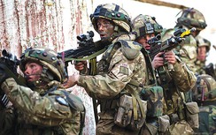 Anh dự định dùng chiến lược Chiến tranh Lạnh với Nga