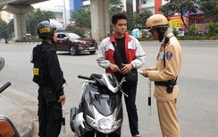 CSGT tuần tra xử phạt không đội mũ bảo hiểm, nhiều người bất ngờ