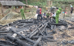 Lào Cai: "Bà hỏa” thiêu rụi 3 căn nhà trong Tết