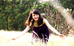 Giới trẻ đổ xô tới sân vận động Mỹ Đình chụp hoa lau