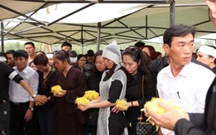 Nơi an nghỉ cuối cùng của Trần Lập ngập hoa cúc vàng