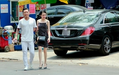 Tuấn Hưng lái xế hộp 4 tỷ đưa vợ đi mua sắm