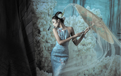 Hoàng Thùy trình diễn vẻ ma mị đầy liêu trai