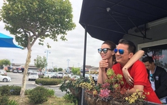 Hà Hồ bá cổ Mr Đàm, Tự Long khoe xế hộp