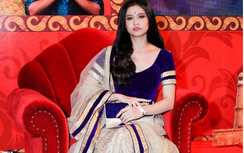 Trương Quỳnh Anh hóa "Cô dâu 8 tuổi" gây náo loạn thảm đỏ