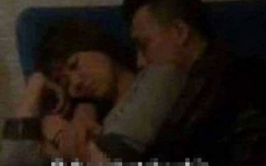 Rò rỉ ảnh Trấn Thành ôm chặt Hari Won trên giường?