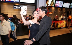 Tim - Trương Quỳnh Anh thể hiện tình cảm chốn công cộng