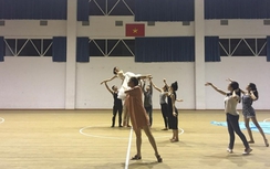 3h sáng, đội Hồ Ngọc Hà vẫn miệt mài ở sàn tập