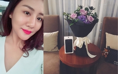 Văn Mai Hương khoe được bạn trai tặng iphone 7