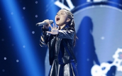 Bé hát "Tàu anh qua núi" gây bất ngờ khi hát rock