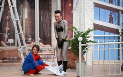 Hòa Minzy gây sốc khi... tụt quần Trấn Thành trên sân khấu