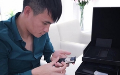 Thủy Tiên chi tiền khủng, mua điện thoại Vertu tặng Công Vinh