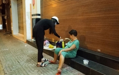 Ngọc Trinh, Hà Hồ giản dị đi phát quà, Đàm Vĩnh Hưng bán xôi