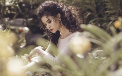 Trương Quỳnh Anh lạ lẫm với tóc "xù mì"