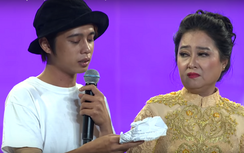 Á quân Cười xuyên Việt mua vàng tặng mẹ ngày 8/3