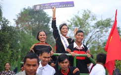 Hoa hậu H'Hen Niê đi công nông về thăm quê Đắk Lắk