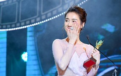 Sau ồn ào với Trường Giang, Nhã Phương khóc nghẹn trên truyền hình