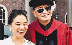 Đạo diễn Vương Gia Vệ nhận bằng tiến sĩ của Harvard ở tuổi 61