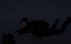Tom Cruise nhảy từ độ cao 7.600m trong "Mission: Impossible"
