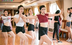 Thí sinh Hoa hậu Việt Nam hai miền lần đầu đọ dáng