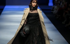 Sau kết hôn, Lan Khuê làm vedette tại Tuần lễ thời trang