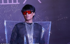 Tài tử "Hoàn Châu Cách Cách" gây sốc với trang phục kỳ dị