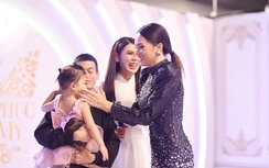 Hương Giang xúc động trước người đẹp chuyển giới có chồng con