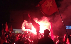 Nhiều nơi bắn pháo hoa, pháo sáng sau kỳ tích của U23 Việt Nam