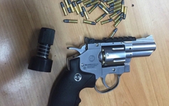 Phát hiện khách đi máy bay mang súng và 200 viên đạn