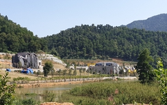 Biệt thự "băm nát" rừng phòng hộ: Vẫn xây bất chấp thanh tra