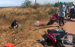 Tông vào xe tải gặp sự cố, 3 người tử vong