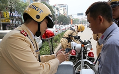 Hà Nội: Khi nào CSGT được cấp smartphone truy xe chính chủ?