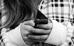 Chiếc điện thoại 70 triệu bỏ quên trên tàu