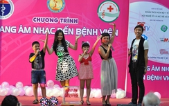 Vượng Râu, Thái Thùy Linh vào bệnh viện diễn