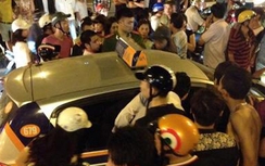 Phạt tài xế taxi hất nữ nạn nhân lên nắp capo hơn 12 triệu