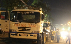 Bắt xe đầu kéo chở hàng quá khổ giữa trung tâm Cần Thơ