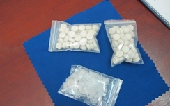 Bố ép con trai chở đi mua ma túy trước ngày cưới