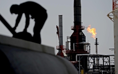 Ai “đi đêm” mua dầu của IS?