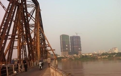 Thiếu nữ bỏ lại xe máy, nhảy cầu Chương Dương tự tử