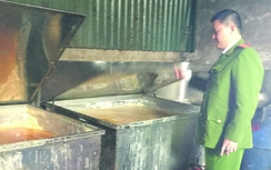 Kinh hoàng mỡ bẩn tuồn vào các nhà hàng