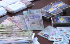 Đột kích biệt thự bắt 40 “quý bà” đang đánh bạc