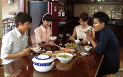 Ồn ào hãng phim quỵt nợ cát-xê