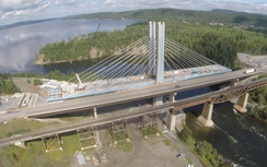 Cầu dây văng khổng lồ ở Canada buộc phải đóng cửa