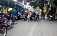 Lật tẩy nạn "đầu gấu" bảo kê xe khách trên QL5