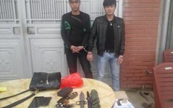 Mang dao găm và điếu hút ma túy, gặp 141