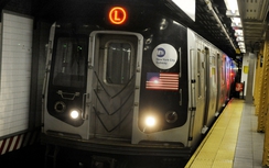 Mỹ đóng cửa dịch vụ đường sắt 1 năm vì ngập mặn