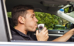 Nhiều nước in cảnh báo TNGT trên vỏ chai bia, rượu