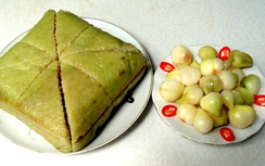 Vì sao bánh chưng lại ăn với dưa hành?